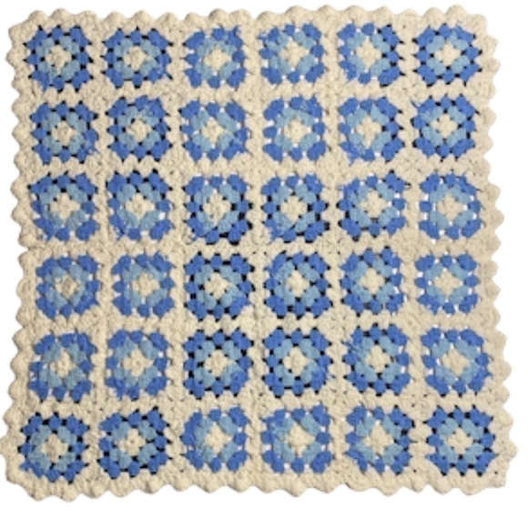 ✨VINTAGE✨Gorgeous Crocheted “Granny Square” Blue Baby Blanket Scalloped Edges - Picture 2 of 3